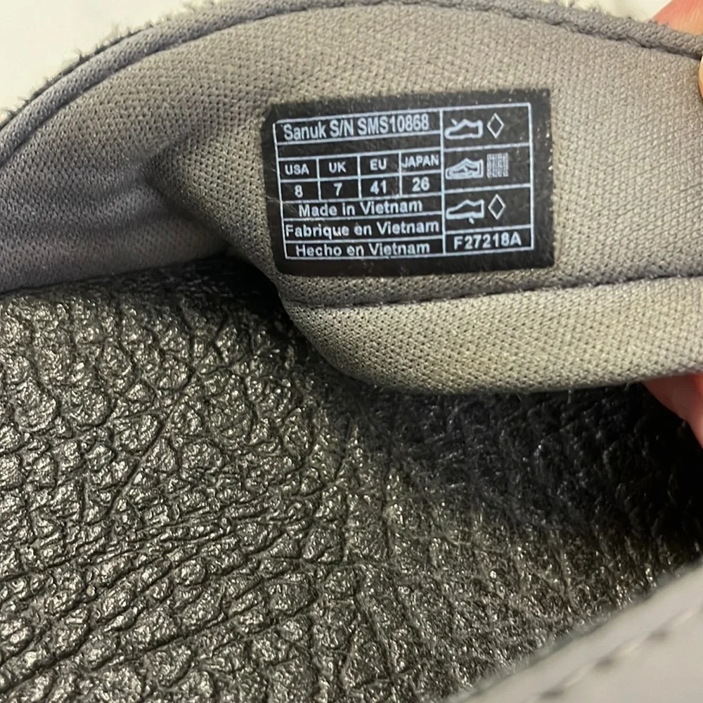 Sanuk Men’s Gray Flip Flops Size 8